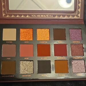 🎁Mystic Romance Eyeshadow Palette
